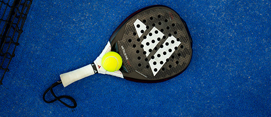 البادل وكرة القدم حتى ساعات متأخرة من الليل